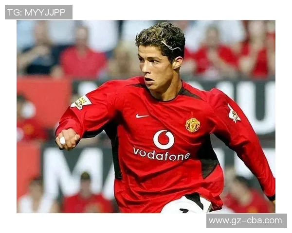 足球明星独特拿球技巧解析助你提升球技与比赛表现